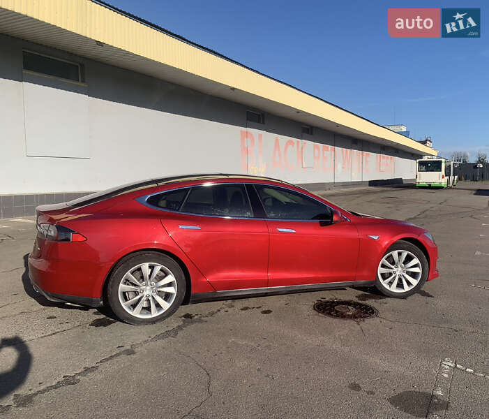 Лифтбек Tesla Model S 2015 в Львове