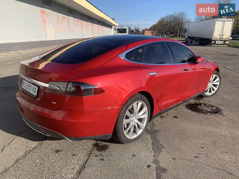 Лифтбек Tesla Model S 2015 в Львове