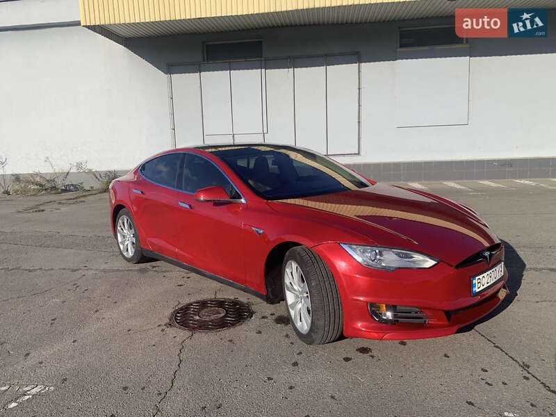 Лифтбек Tesla Model S 2015 в Львове