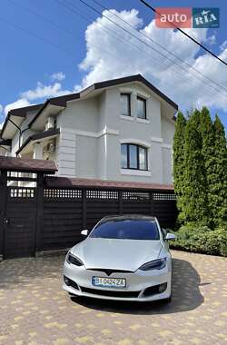 Лифтбек Tesla Model S 2018 в Львове