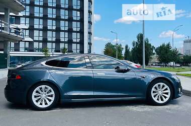 Лифтбек Tesla Model S 2017 в Ирпене