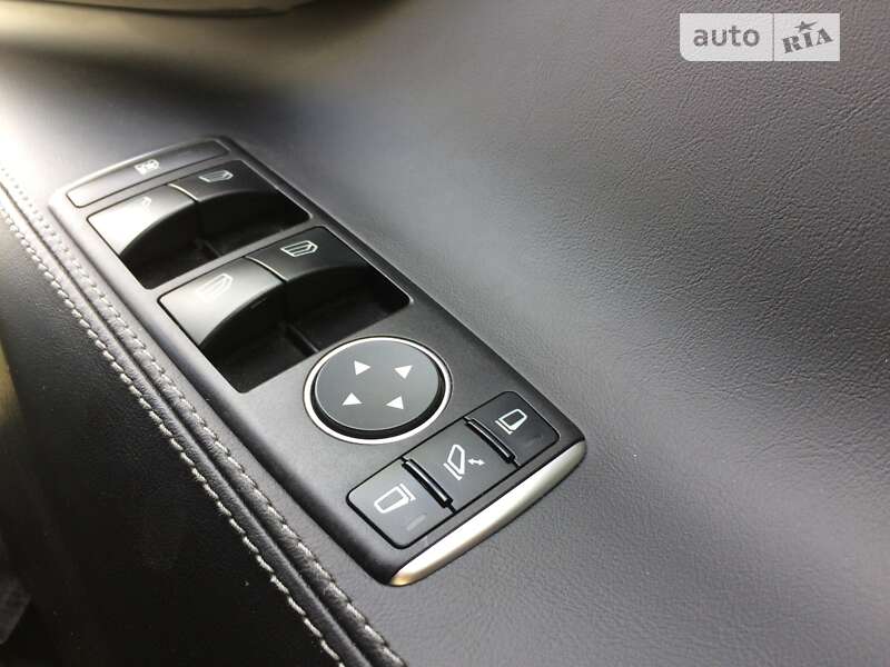 Ліфтбек Tesla Model S 2017 в Вінниці