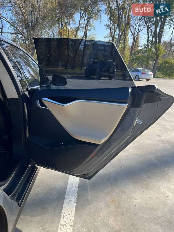 Лифтбек Tesla Model S 2013 в Синельниково