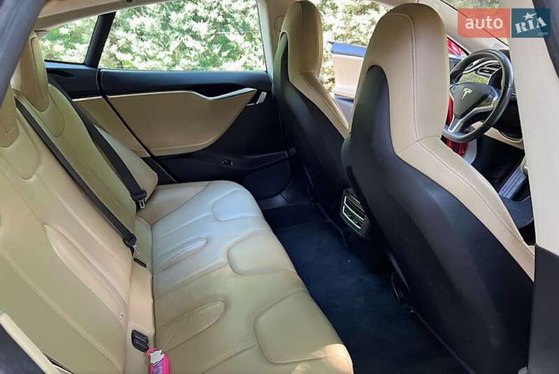 Лифтбек Tesla Model S 2014 в Киеве