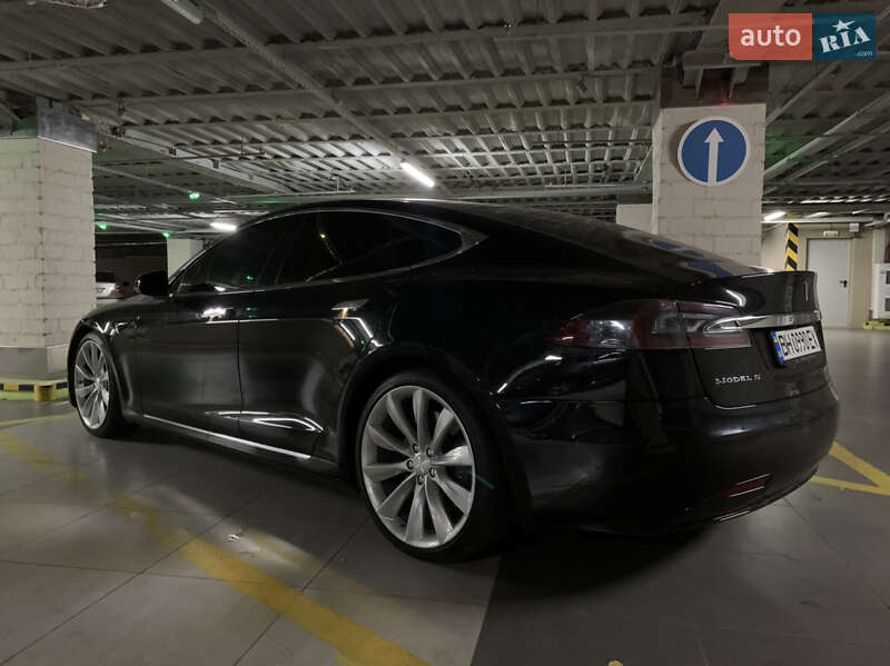 Ліфтбек Tesla Model S 2017 в Одесі