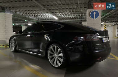 Лифтбек Tesla Model S 2017 в 