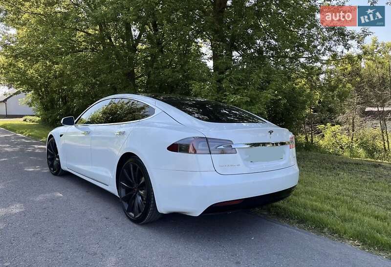 Лифтбек Tesla Model S 2016 в Киеве