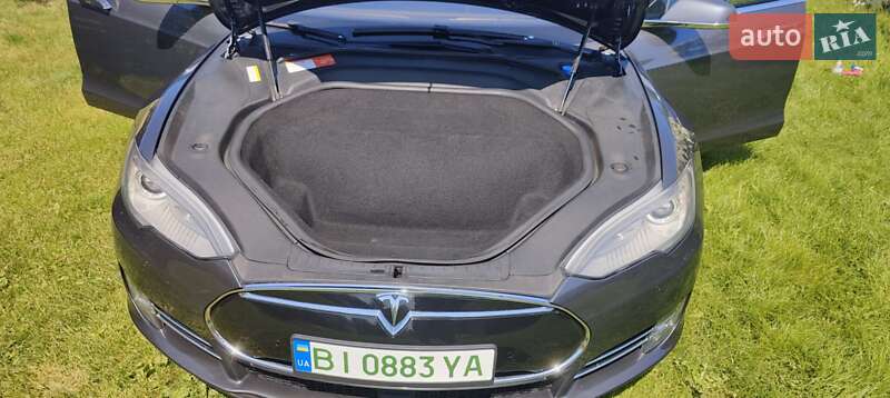 Лифтбек Tesla Model S 2015 в Полтаве
