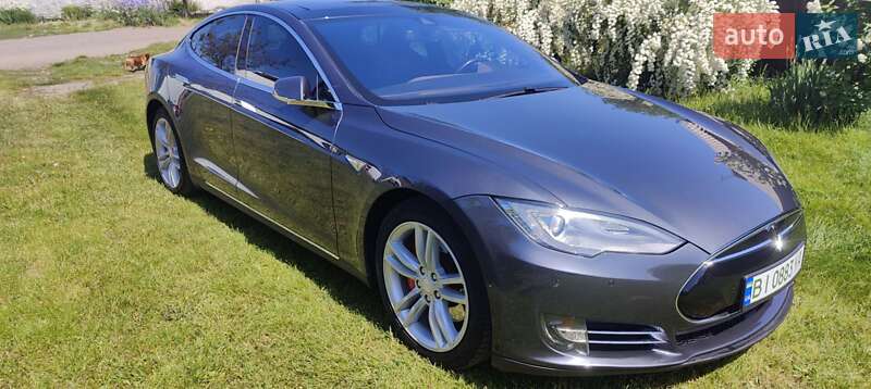 Лифтбек Tesla Model S 2015 в Полтаве