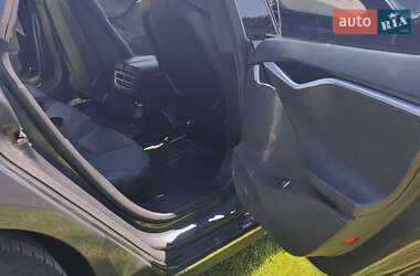 Лифтбек Tesla Model S 2015 в Полтаве