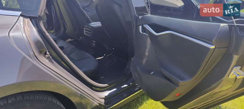 Лифтбек Tesla Model S 2015 в Полтаве