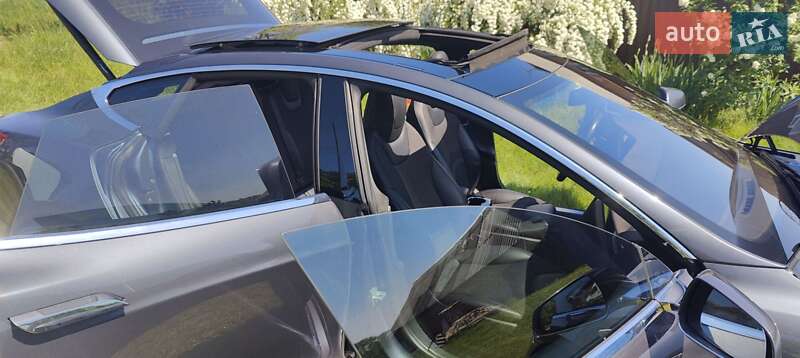Лифтбек Tesla Model S 2015 в Полтаве