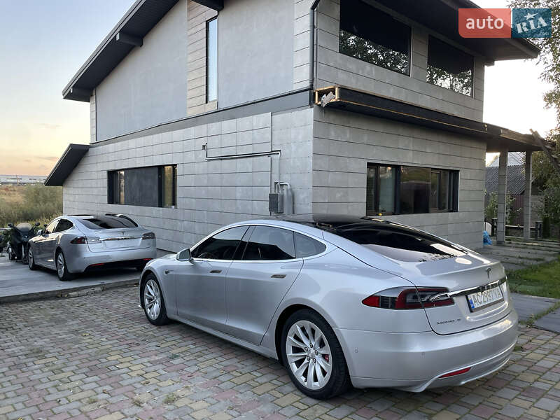 Лифтбек Tesla Model S 2015 в Луцке