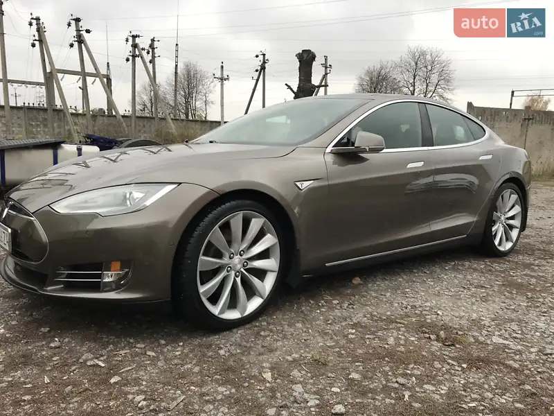Tesla Model S 2016