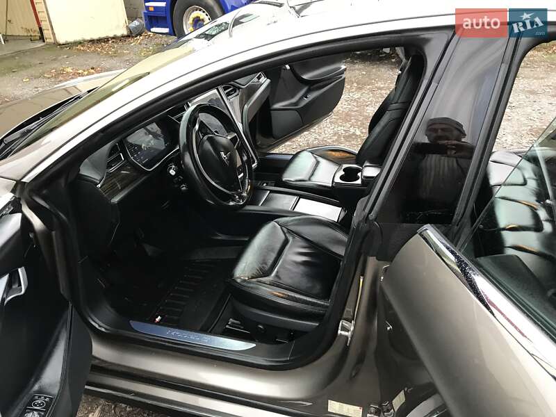 Ліфтбек Tesla Model S 2016 в Вінниці