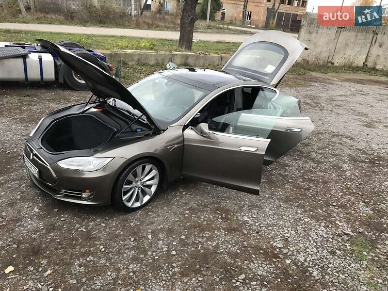 Ліфтбек Tesla Model S 2016 в Вінниці