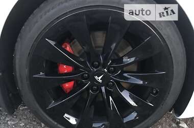 Лифтбек Tesla Model S 2019 в 