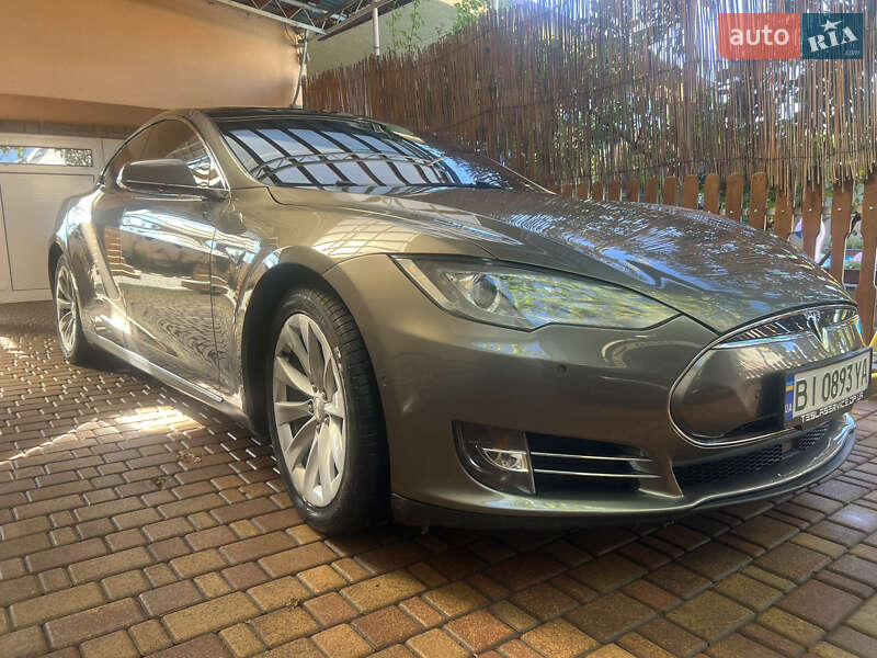 Ліфтбек Tesla Model S 2016 в Береговому