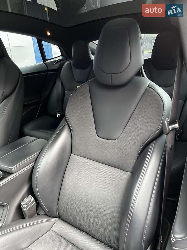 Лифтбек Tesla Model S 2018 в Киеве