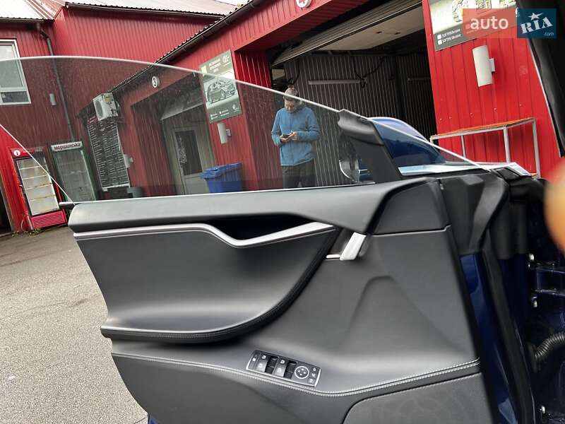 Лифтбек Tesla Model S 2018 в Киеве