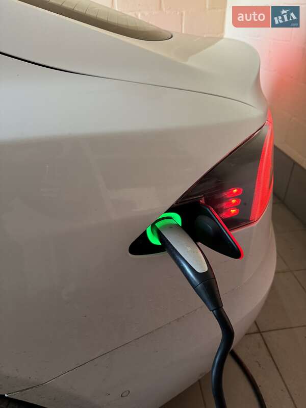 Ліфтбек Tesla Model S 2016 в Білій Церкві
