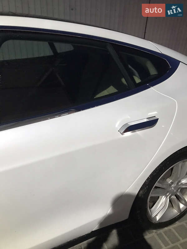 Лифтбек Tesla Model S 2015 в Киеве