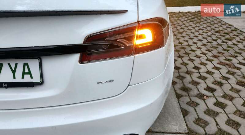 Лифтбек Tesla Model S 2021 в Киеве