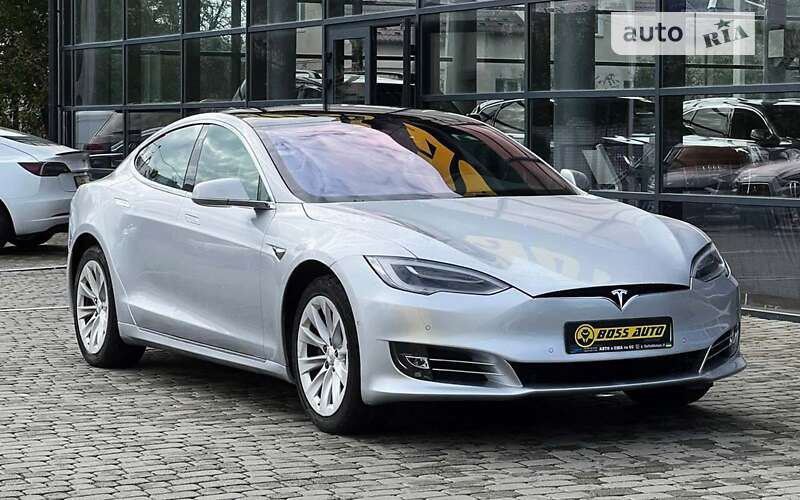 Лифтбек Tesla Model S 2017 в Ивано-Франковске