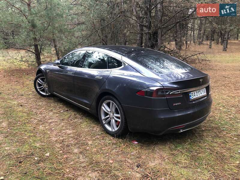 Лифтбек Tesla Model S 2014 в Умани