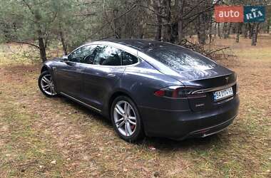 Лифтбек Tesla Model S 2014 в Умани