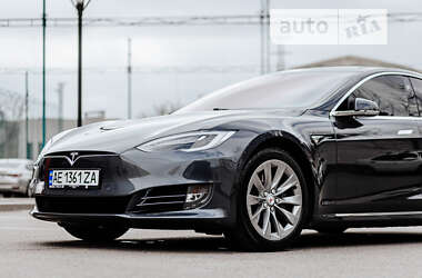 Лифтбек Tesla Model S 2017 в Днепре