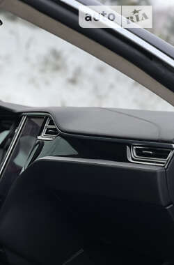 Лифтбек Tesla Model S 2015 в 