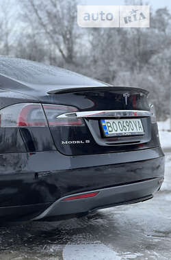 Лифтбек Tesla Model S 2015 в 