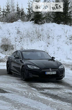 Лифтбек Tesla Model S 2015 в 