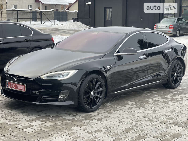 Ліфтбек Tesla Model S 2017 в Бродах