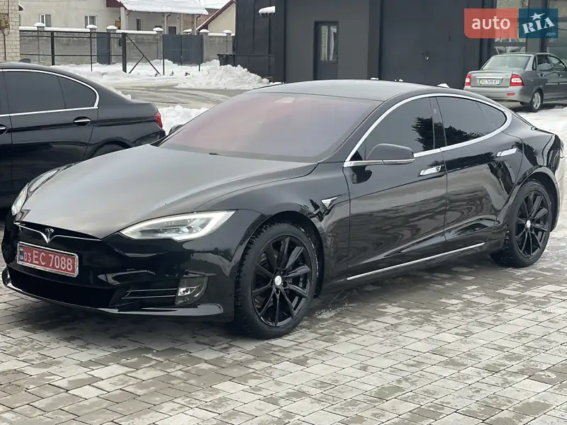 Ліфтбек Tesla Model S 2017 в 