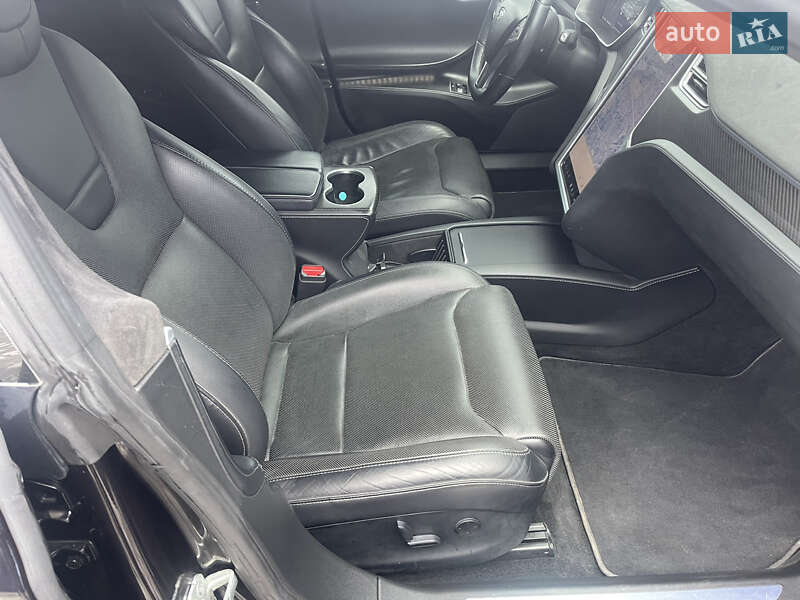 Лифтбек Tesla Model S 2017 в Бродах