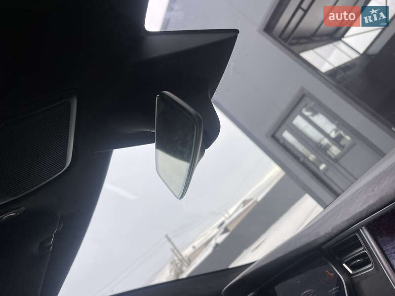 Лифтбек Tesla Model S 2017 в Бродах