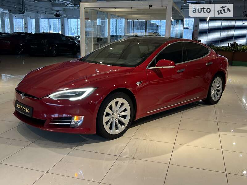 Лифтбек Tesla Model S 2016 в 