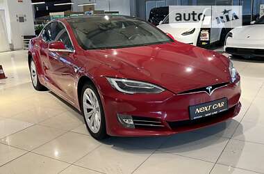 Лифтбек Tesla Model S 2016 в Киеве