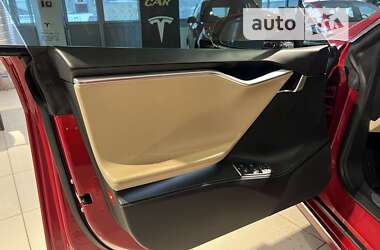 Лифтбек Tesla Model S 2016 в Киеве