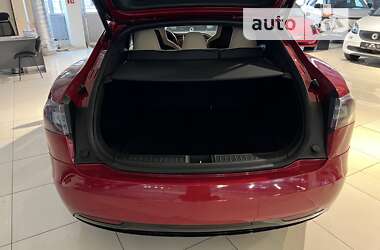 Лифтбек Tesla Model S 2016 в Киеве