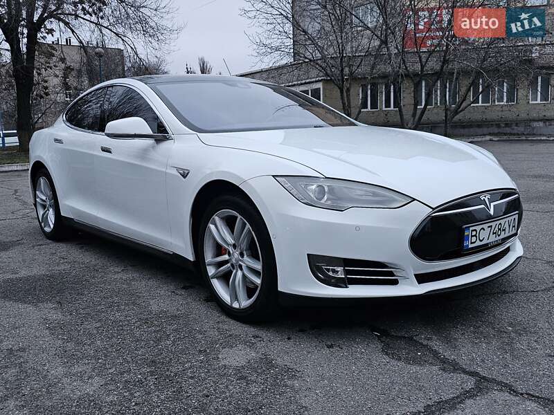 Лифтбек Tesla Model S 2014 в Запорожье