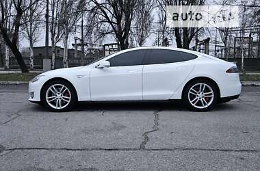 Лифтбек Tesla Model S 2014 в Запорожье