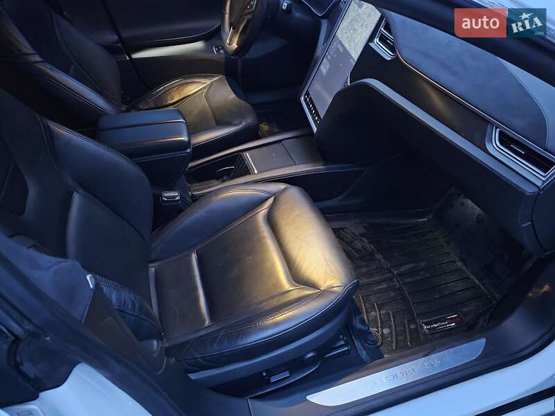 Лифтбек Tesla Model S 2014 в Запорожье
