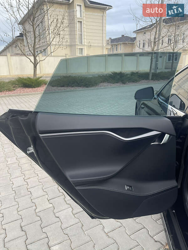 Лифтбек Tesla Model S 2019 в Одессе