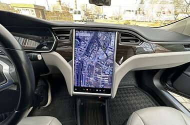 Ліфтбек Tesla Model S 2015 в Чернівцях