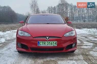 Лифтбек Tesla Model S 2015 в 