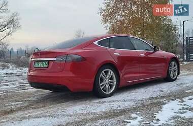 Лифтбек Tesla Model S 2015 в 