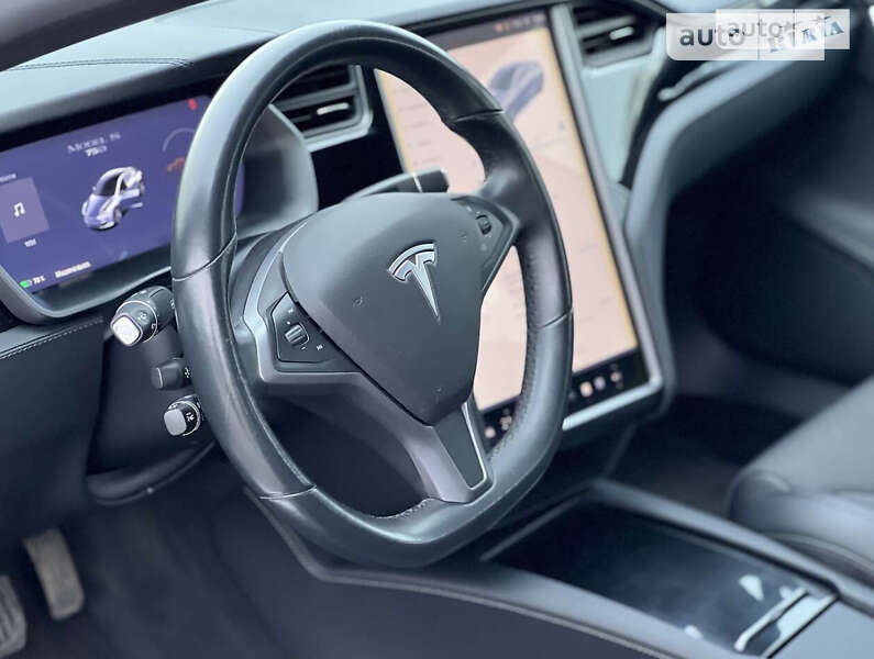 Лифтбек Tesla Model S 2018 в Сумах